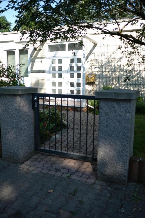 Ruhiges Haus Mit Privatem Garten Halstenbek Exteriör bild